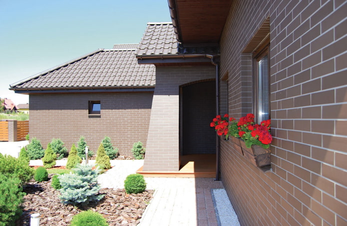 façade de maison avec des tuiles de clinker