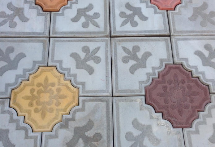 sulok ng tile sa sidewalk