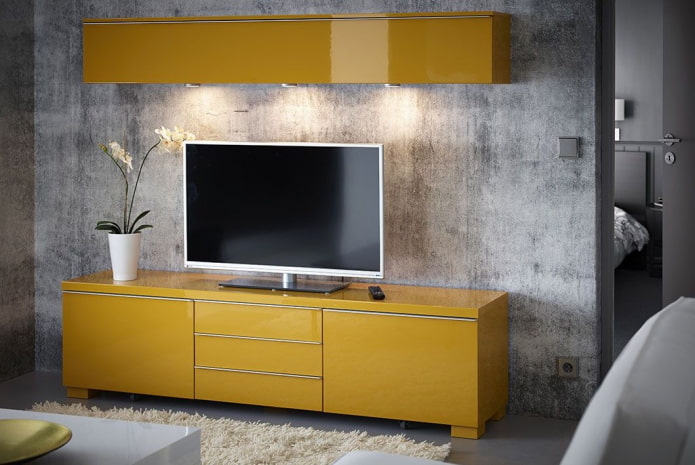 meuble tv jaune à l'intérieur