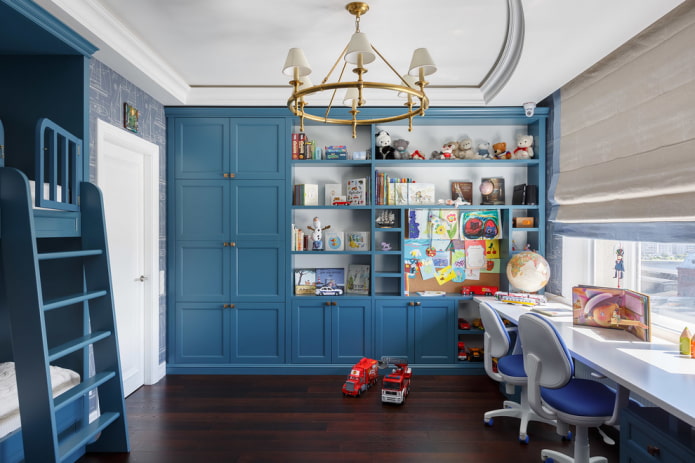 armoire bleue à l'intérieur de la pépinière