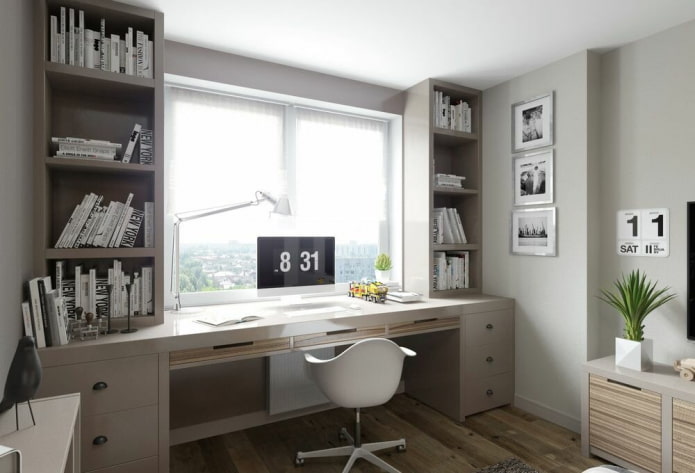 armoire avec une table autour de la fenêtre à l'intérieur