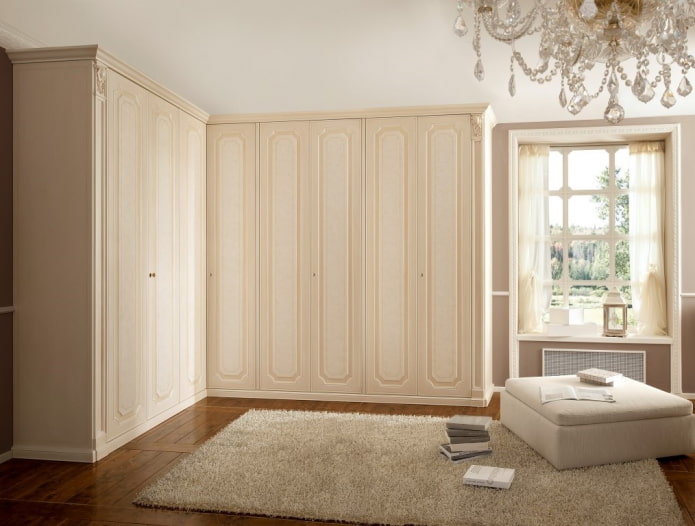 Armoire d'angle en L dans le hall