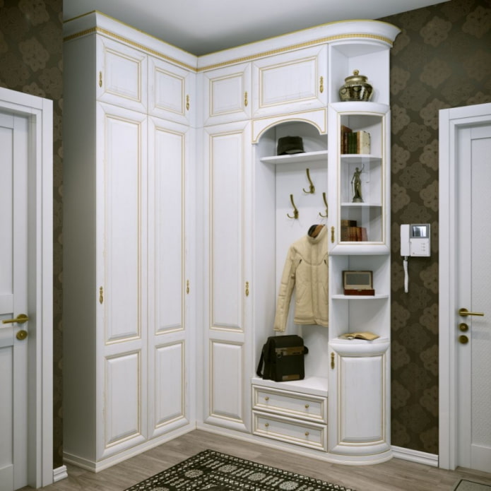 Armoire de style classique