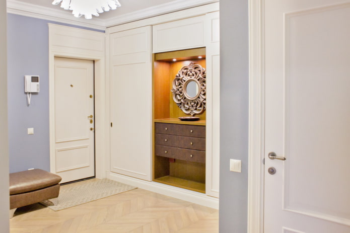 armoire combinée à l'intérieur du couloir