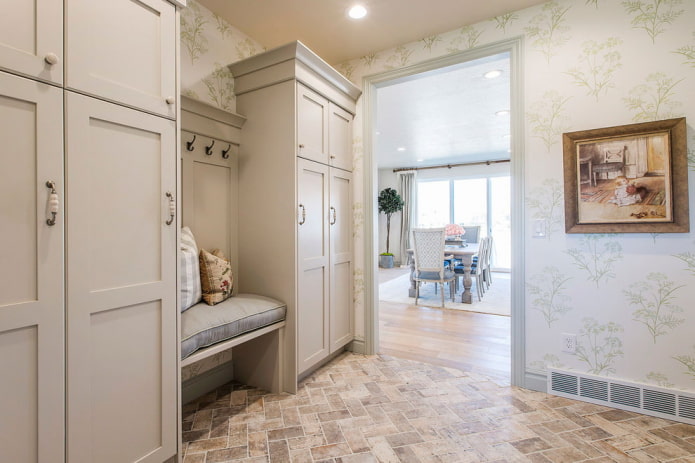 armoire à l'intérieur du couloir dans le style provençal