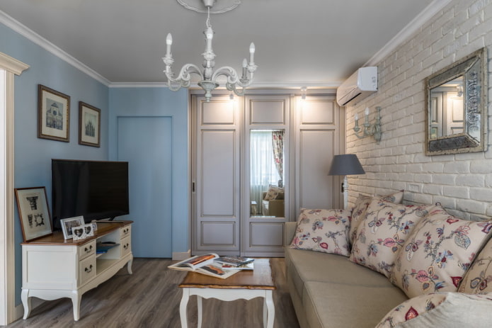 armoire à l'intérieur du hall de style provençal