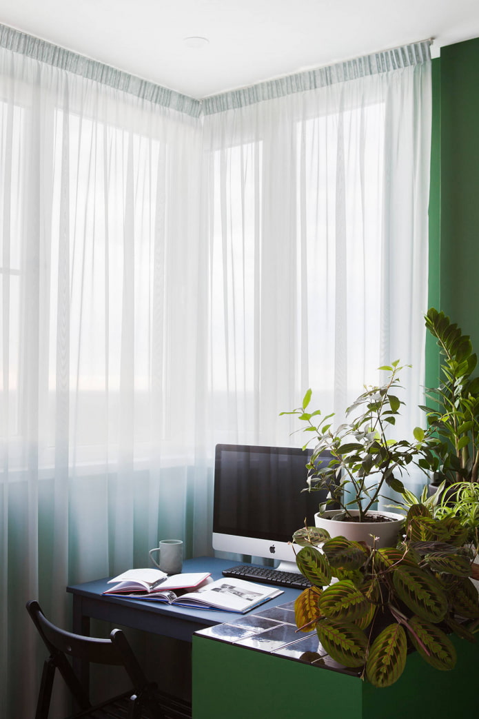 armoire sur le balcon