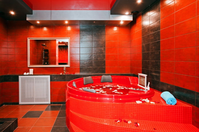 salle de bain dans les tons noir et rouge