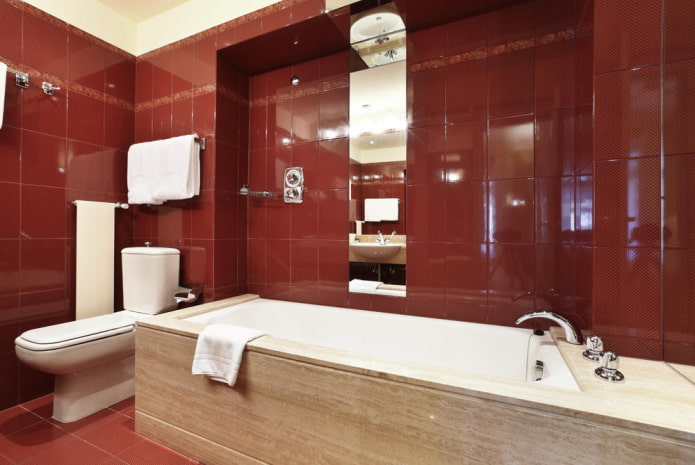 salle de bain dans les tons rouges