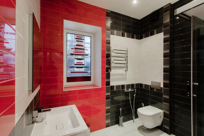 salle de bain dans les tons noir et rouge