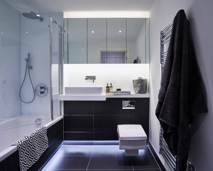 Salle de bain noir et blanc avec éclairage LED