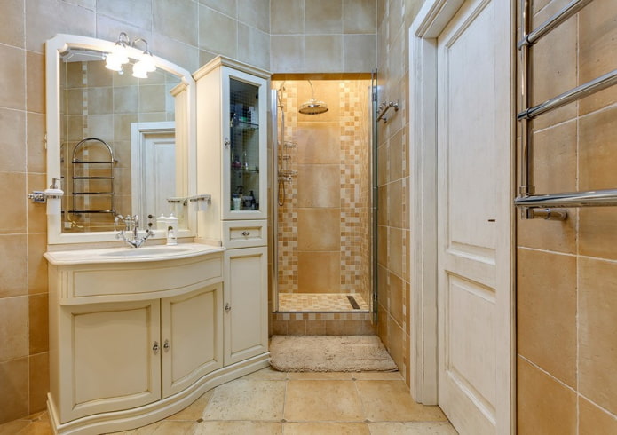 Salle de douche dans une niche