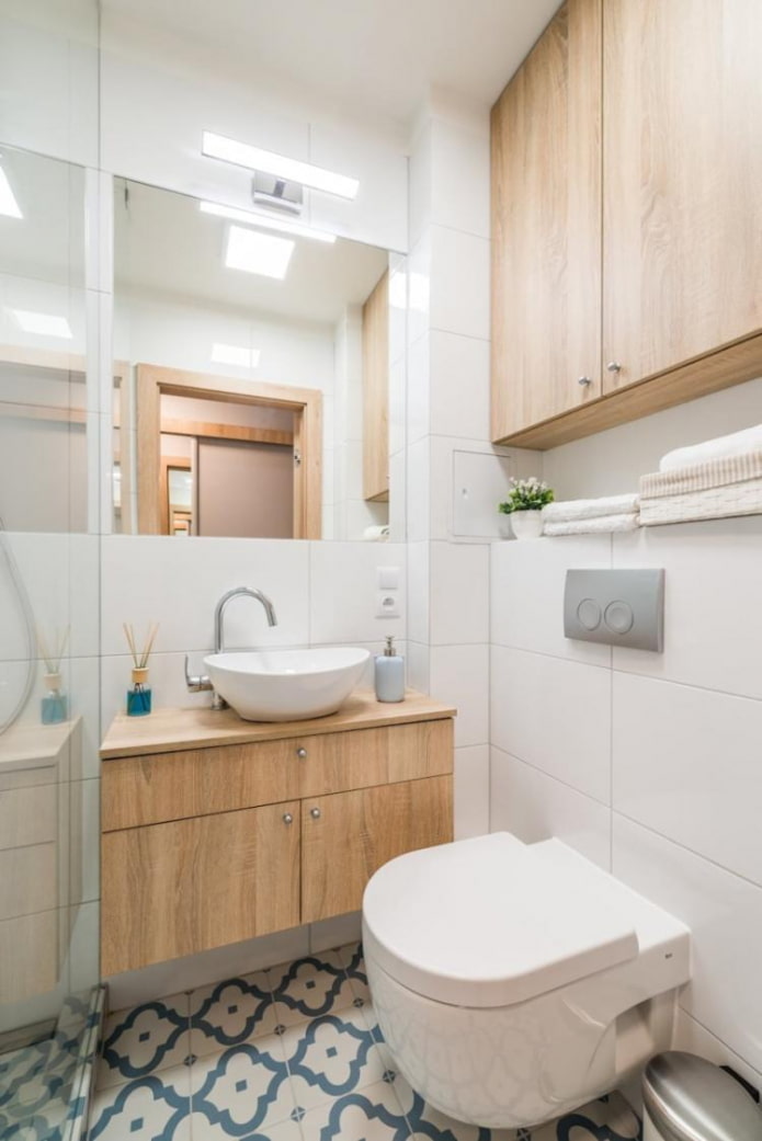 conception d'une salle de bain à l'intérieur d'un appartement de 40 carrés