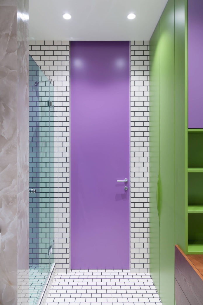 Salle de bain vert violet