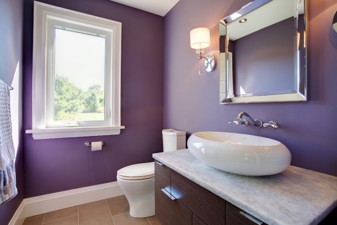 salle de bain couleur lavande avec lavabo ovale