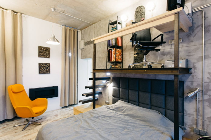 Loft avec bureau au dessus du lit