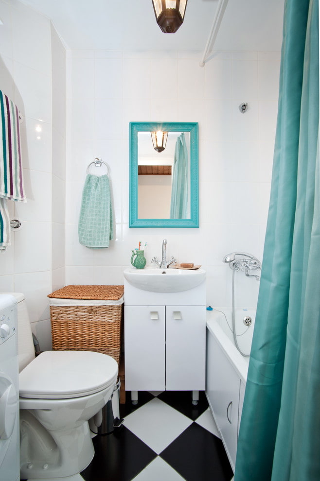 Accents turquoise dans la salle de bain