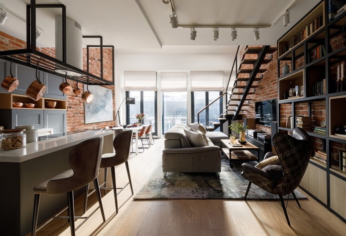 intérieur d'un grand appartement superposé