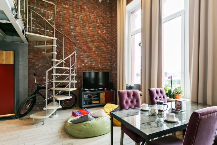 Intérieur d'appartement superposé de style loft