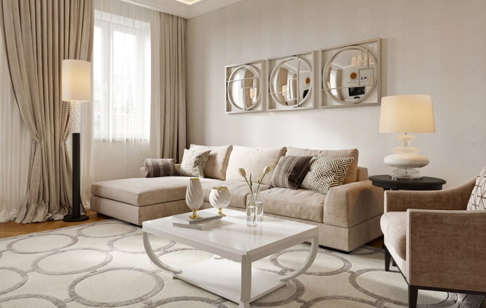 intérieur d'un salon beige de style néoclassique