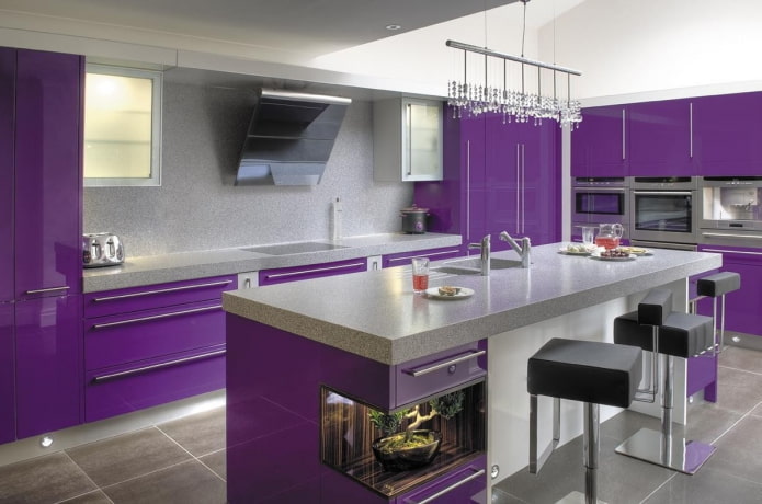 conception de cuisine dans des tons gris-violet