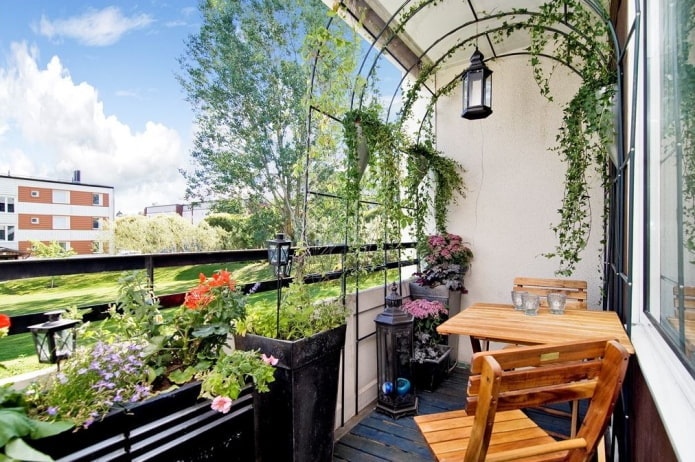 conception de jardin à l'intérieur du balcon