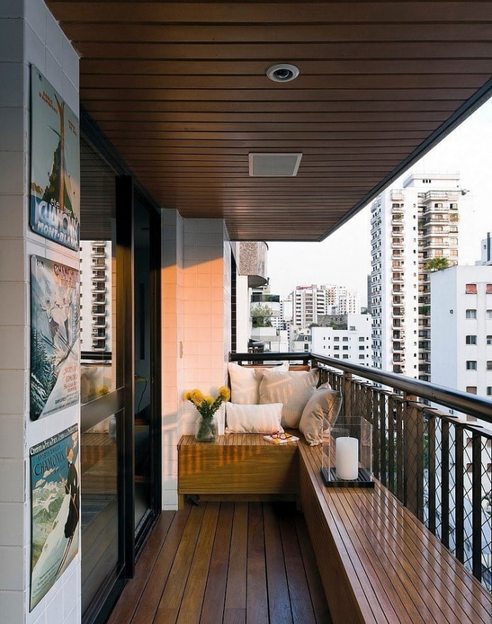 finition du plafond à l'intérieur du balcon