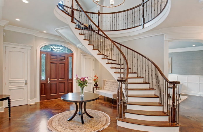 formes de volées d'escaliers à l'intérieur de la maison