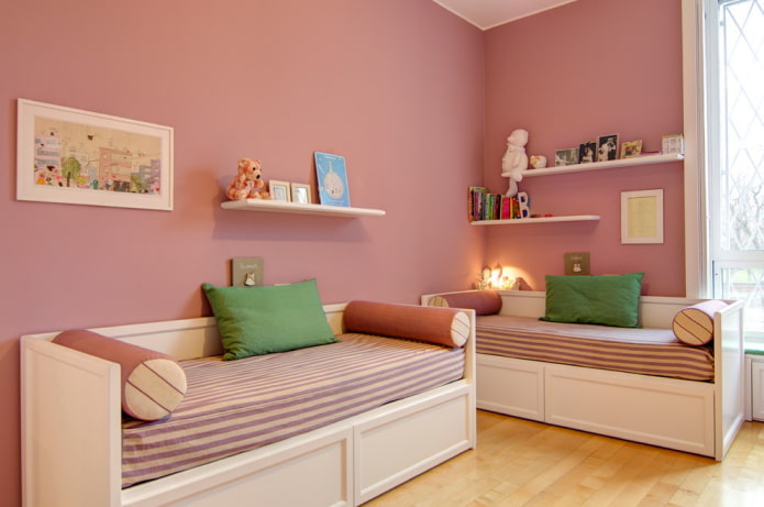 intérieur d'une chambre rose pour deux filles