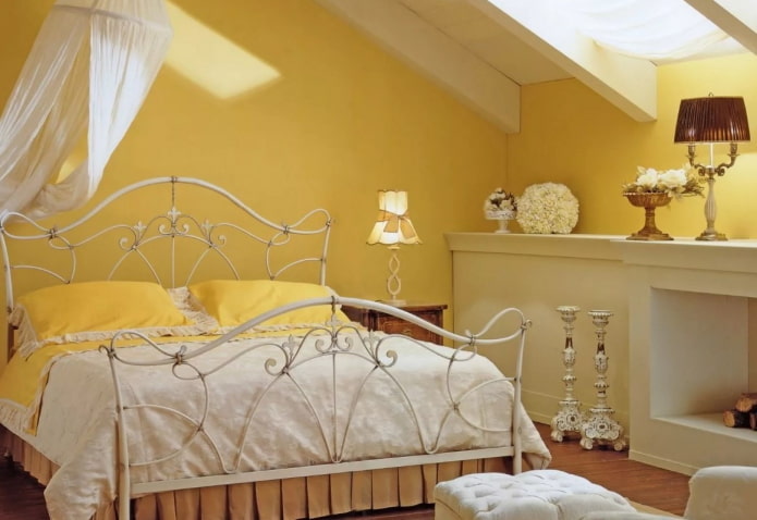 chambre aux tons jaunes dans le style provençal