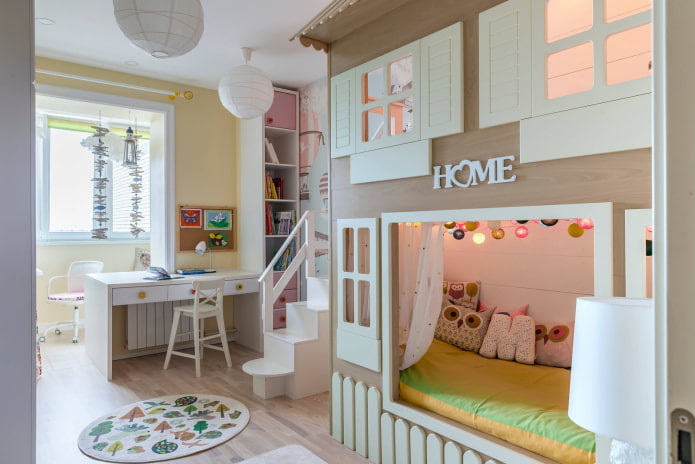 Chambre d'enfant avec balcon attenant