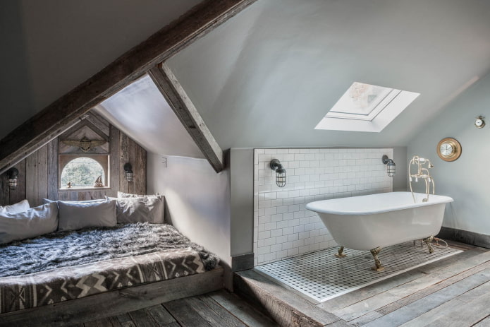 Petite chambre avec salle de bain dans les combles