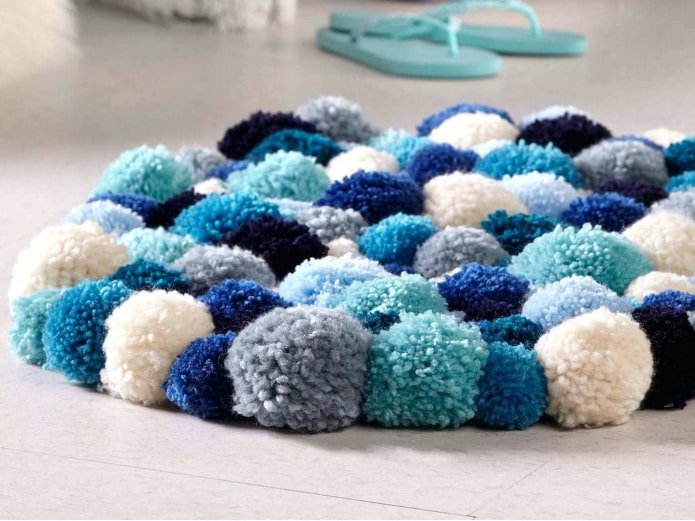 Tapis à pompons