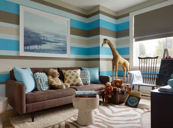 intérieur marron et bleu de la chambre des enfants