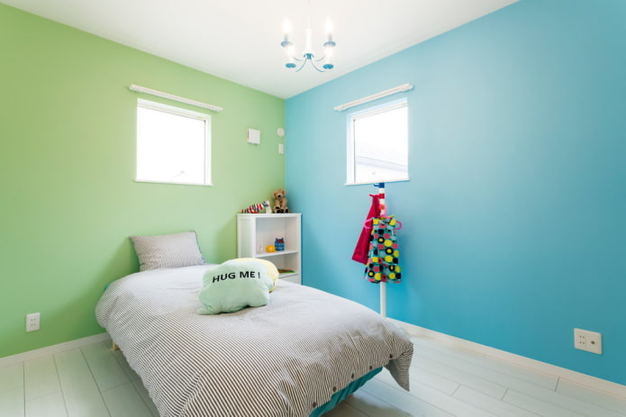 intérieur vert-bleu d'une chambre d'enfants