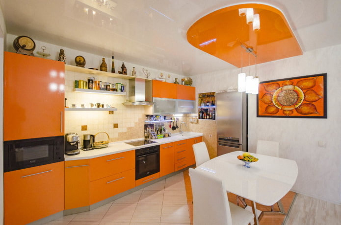 déco à l'intérieur de la cuisine dans les tons orange