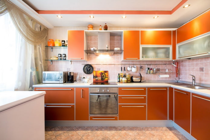 déco à l'intérieur de la cuisine dans les tons orange