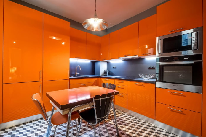 intérieur de cuisine aux couleurs gris-orange