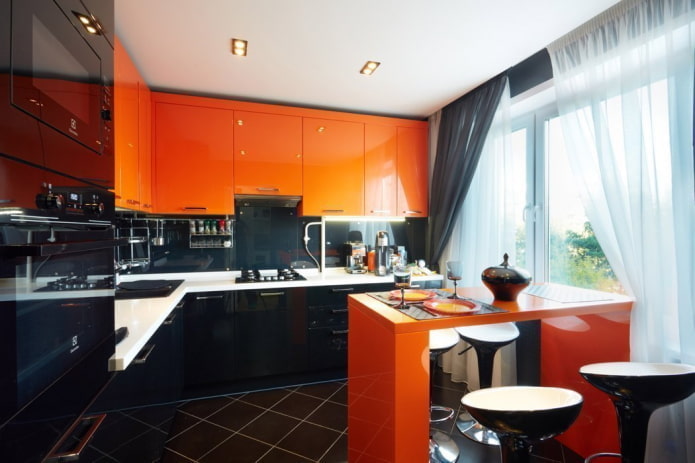 rideaux à l'intérieur de la cuisine dans les tons orange