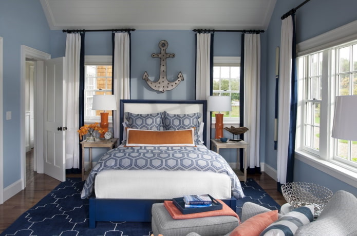 intérieur d'une chambre bleue dans un style nautique