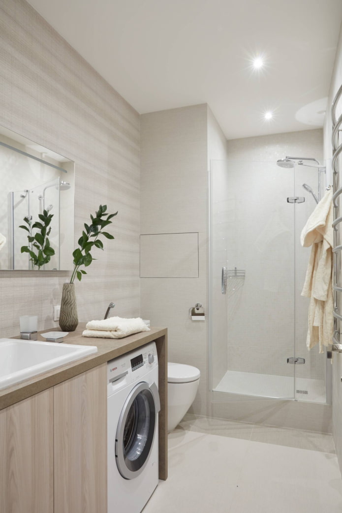 Une cabine dans une salle de bain lumineuse