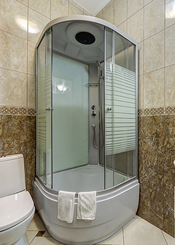 Cabine de douche semi-circulaire