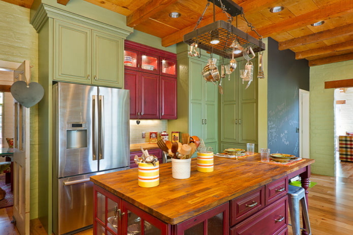 intérieur de cuisine dans des couleurs rouges et vertes