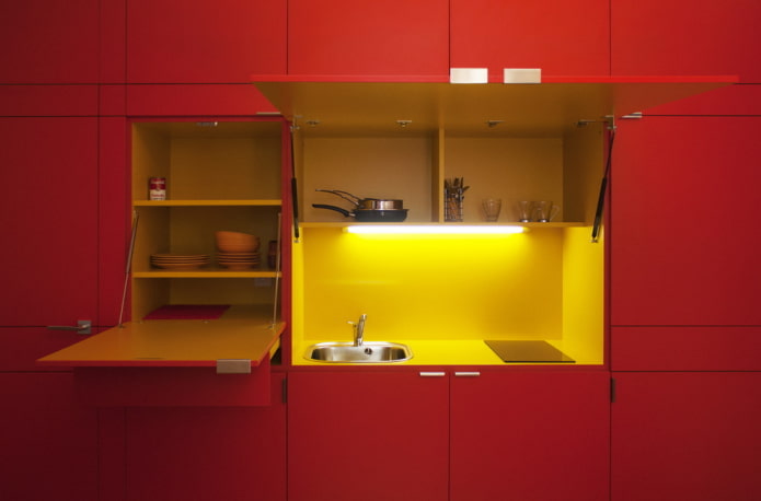 intérieur de cuisine aux couleurs jaunes et rouges