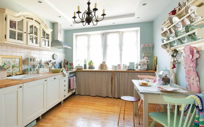 décoration à l'intérieur de la cuisine de style provençal