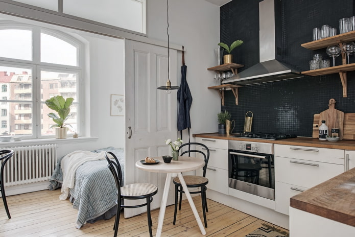 portes coulissantes à l'intérieur de la cuisine-chambre