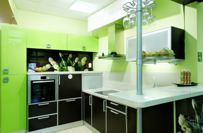 intérieur de cuisine aux couleurs noir et vert clair