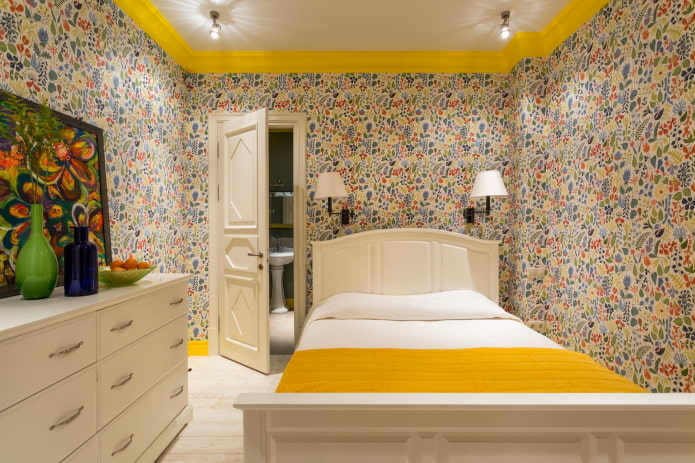 Petite chambre avec appliques et spots