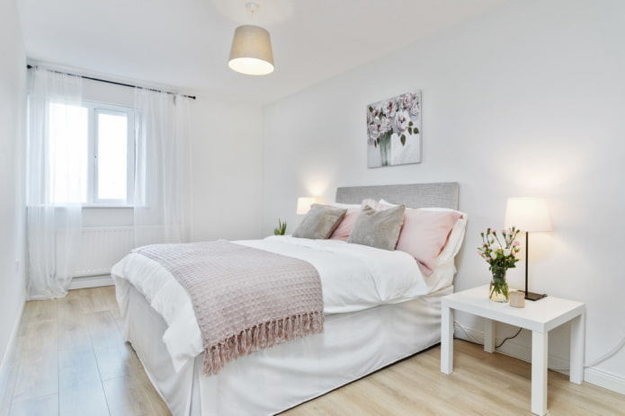 éclairage à l'intérieur de la chambre aux couleurs blanches