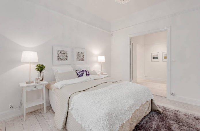 éclairage à l'intérieur de la chambre aux couleurs blanches